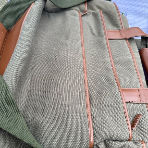 Levenger Italian leather travel bags (2) - Picture 3 of 16